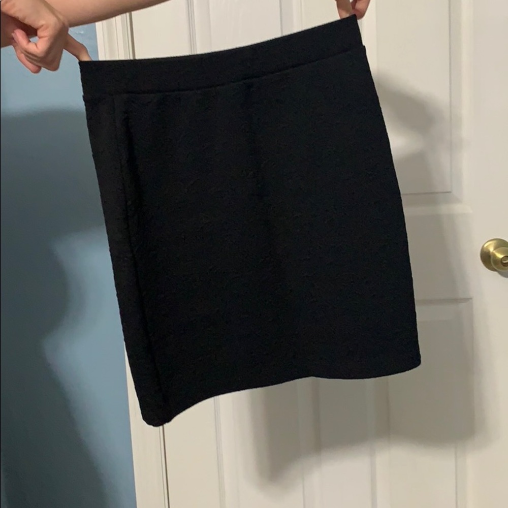 Black patterned mini skirt